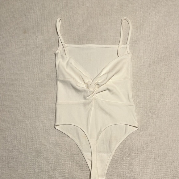 White body suit with detailed back - Picture 2 of 3